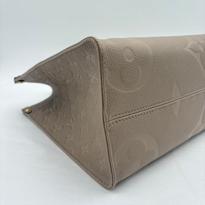 Chipped Louis Vuitton OnTheGo Giant Monogram Tote
