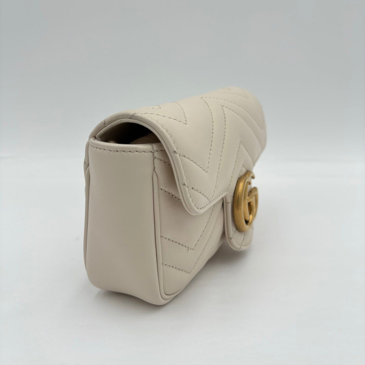 Gucci GG Marmont Super Mini Crossbody