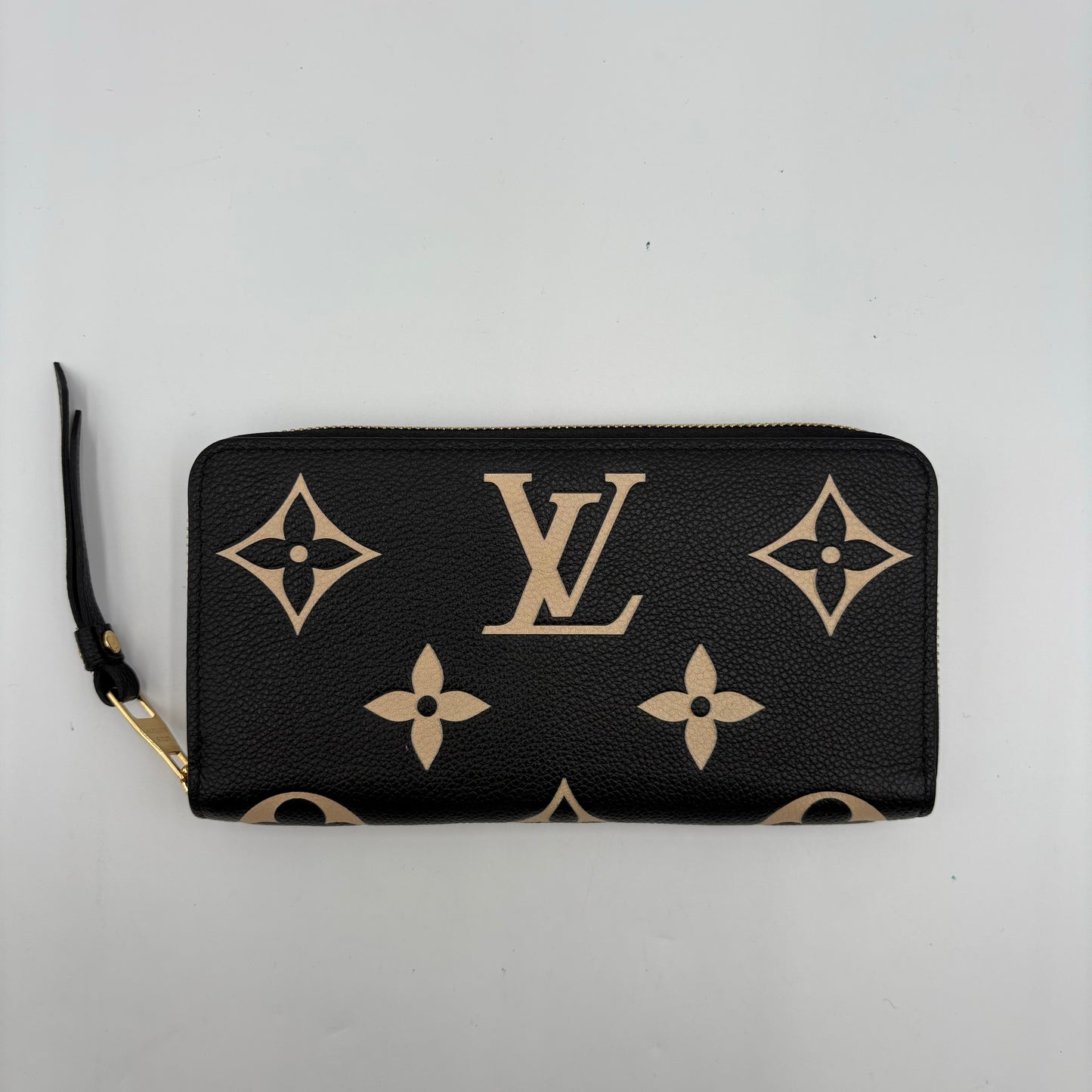 Chipped Louis Vuitton Giant Monogram Zippy Wallet