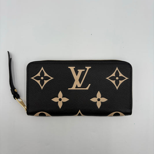Chipped Louis Vuitton Giant Monogram Zippy Wallet