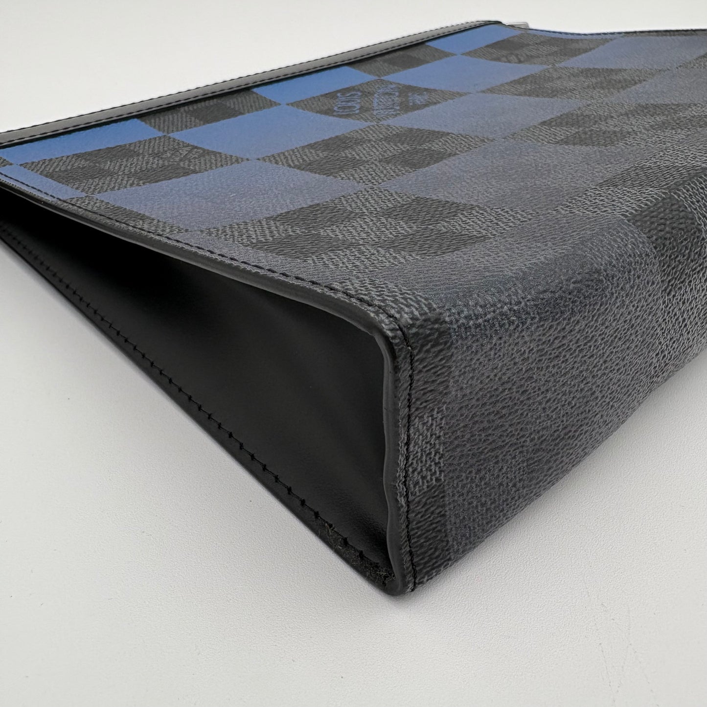 Chipped Louis Vuitton 3D Pochette Voyage Clutch Bag