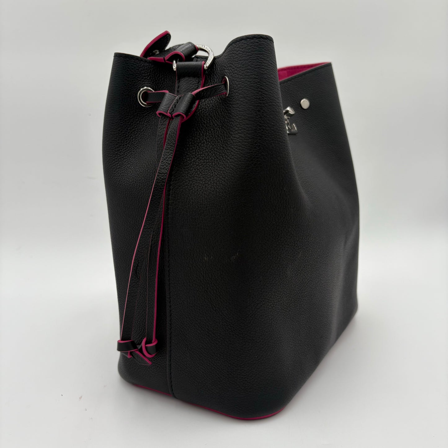2019 Louis Vuitton Lock Me Bucket Shoulder Bag