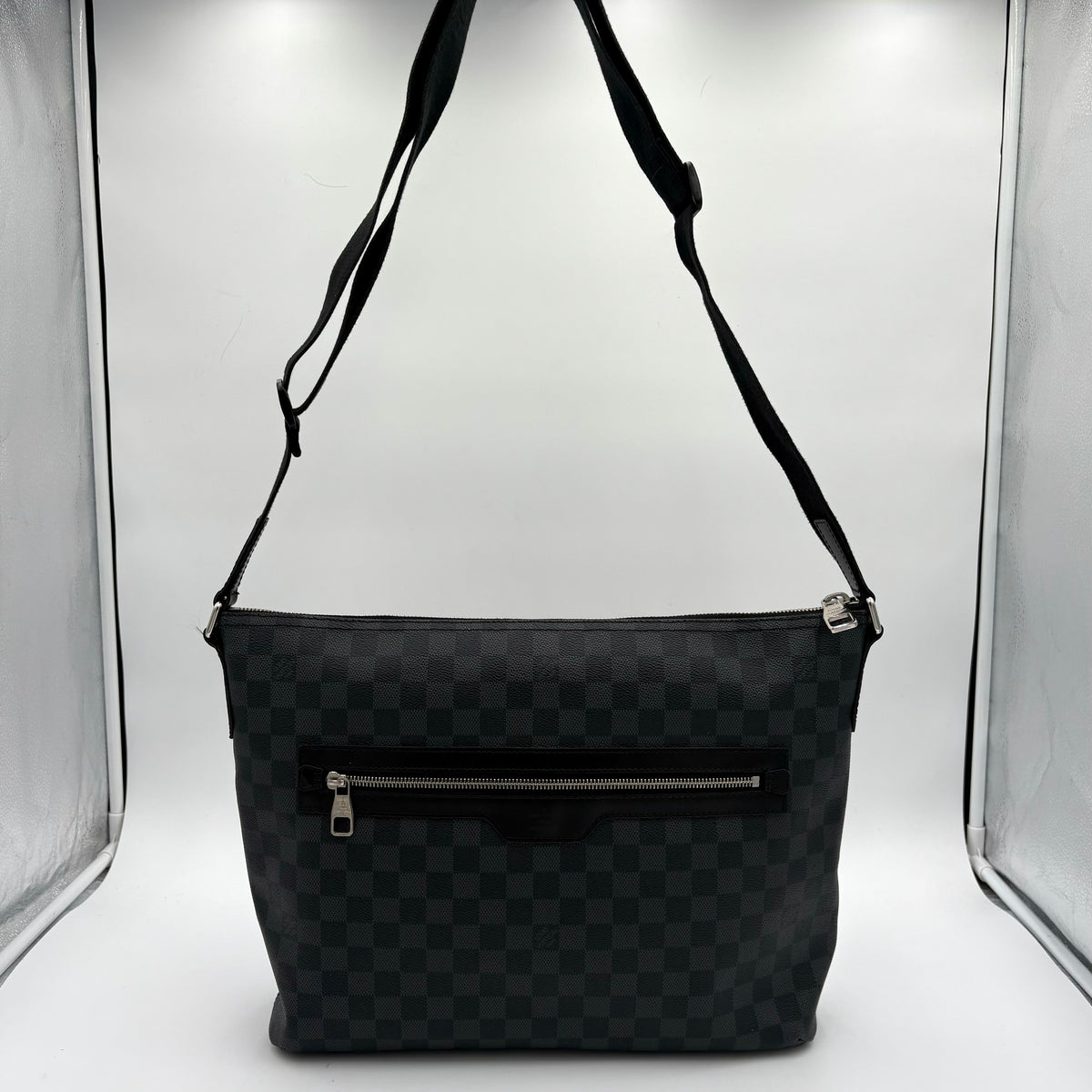 2011 Louis Vuitton Mick GM Crossbody Bag