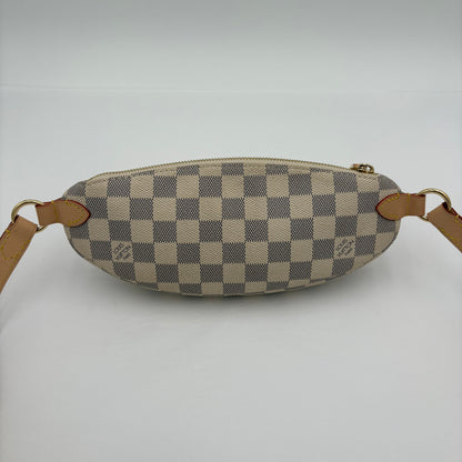 Chipped Louis Vuitton Keepit Belt Bag