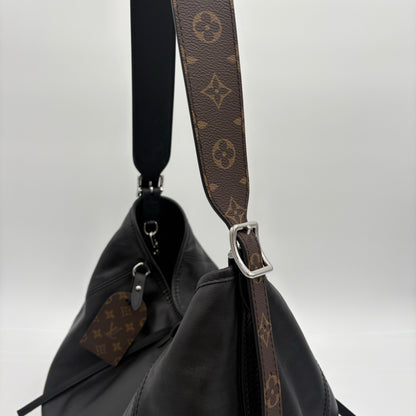Chipped Louis Vuitton Carryall Vibe MM