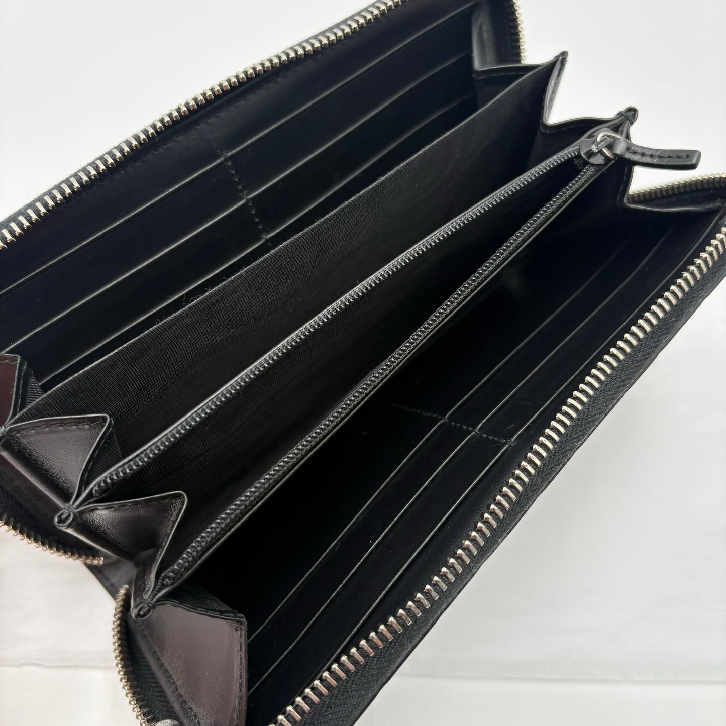 Gucci Black Leather Zip Wallet