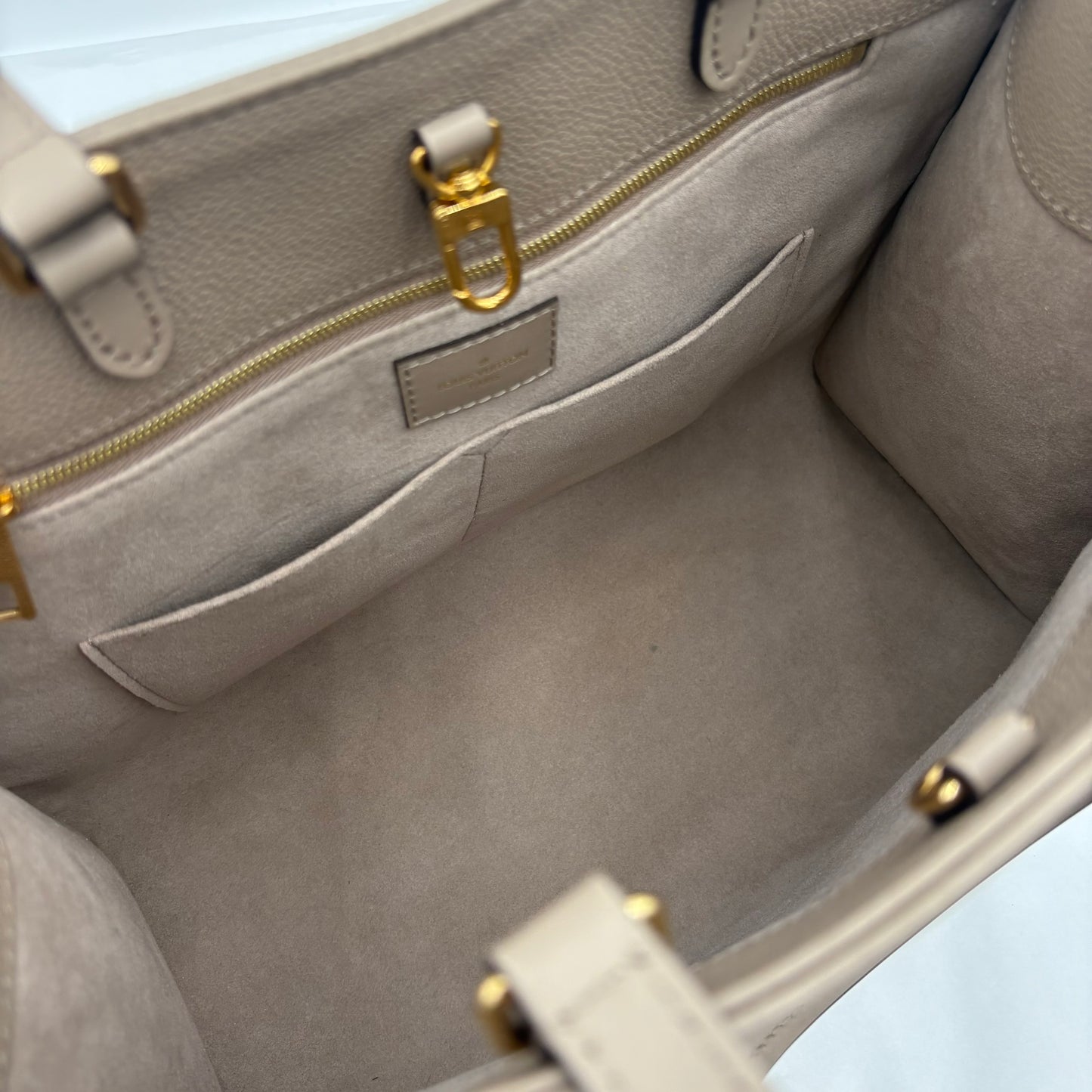 Chipped Louis Vuitton OnTheGo Giant Monogram Tote