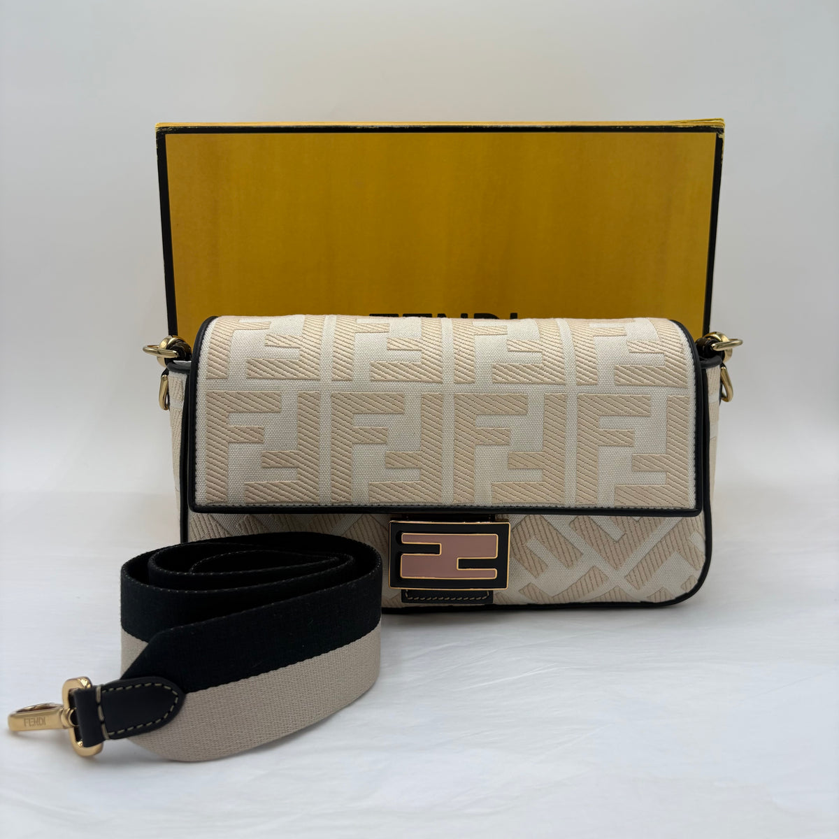 NIB 2020 Fendi Zucca FF Baguette 2 Way