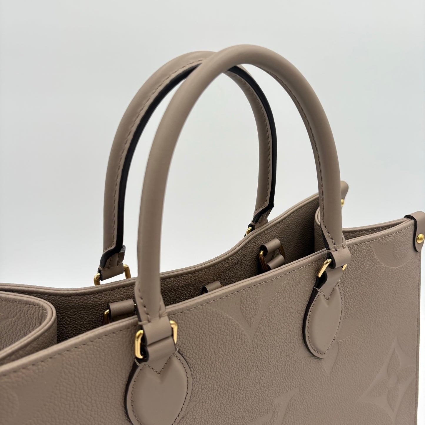 Chipped Louis Vuitton OnTheGo Giant Monogram Tote