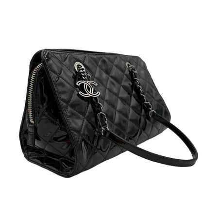 Chanel Patent zip Shopping Bag-Black