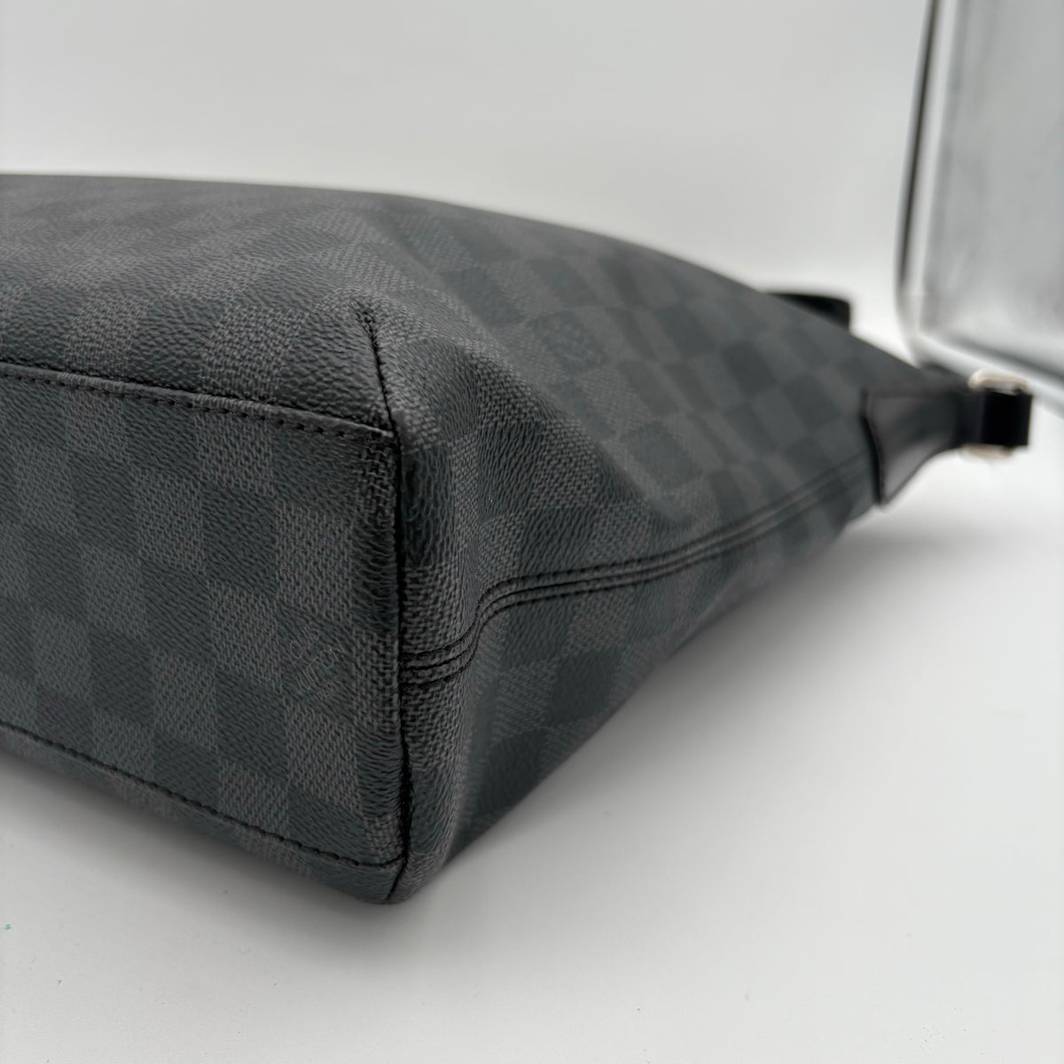 2011 Louis Vuitton Mick GM Crossbody Bag