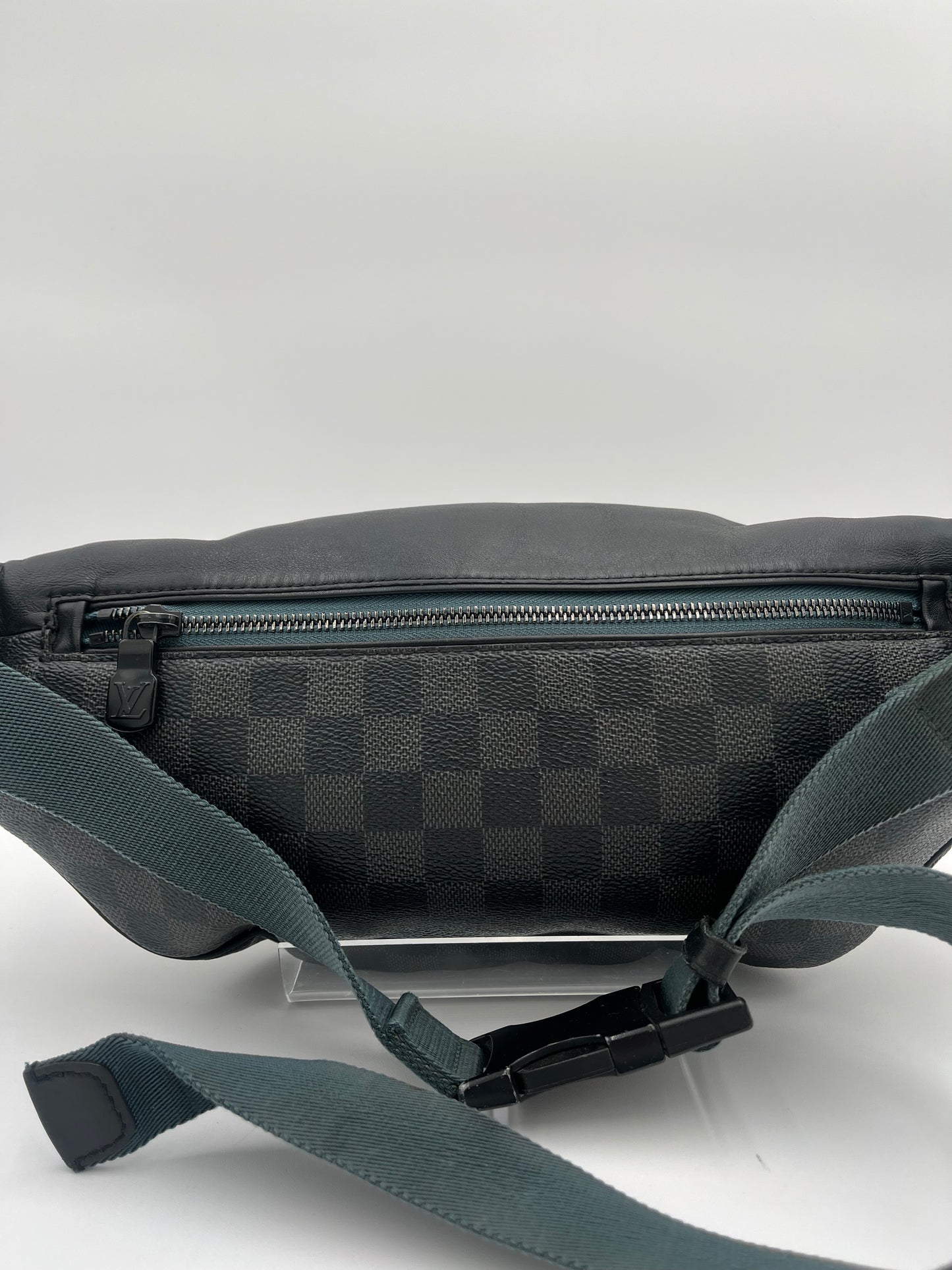 Louis Vuitton Discovery Bumbag-Graphite : Large