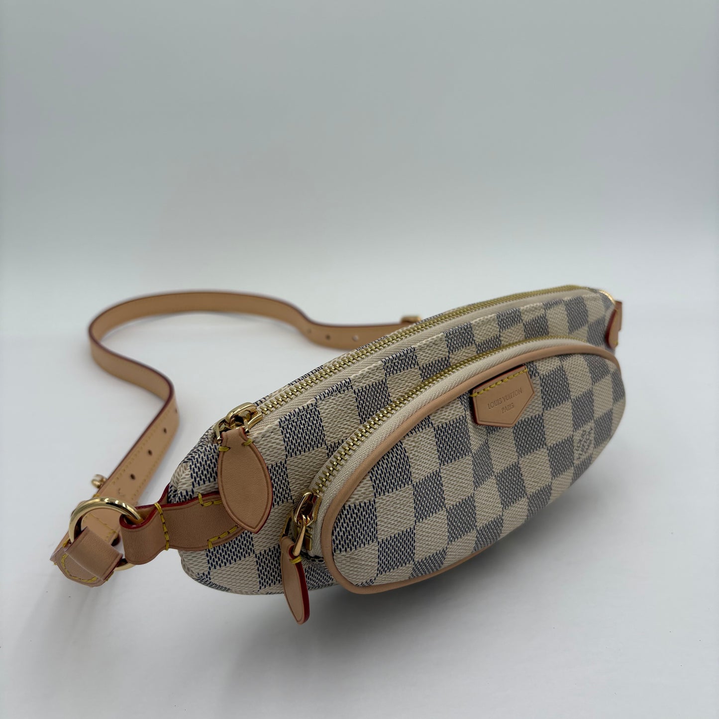 Chipped Louis Vuitton Keepit Belt Bag
