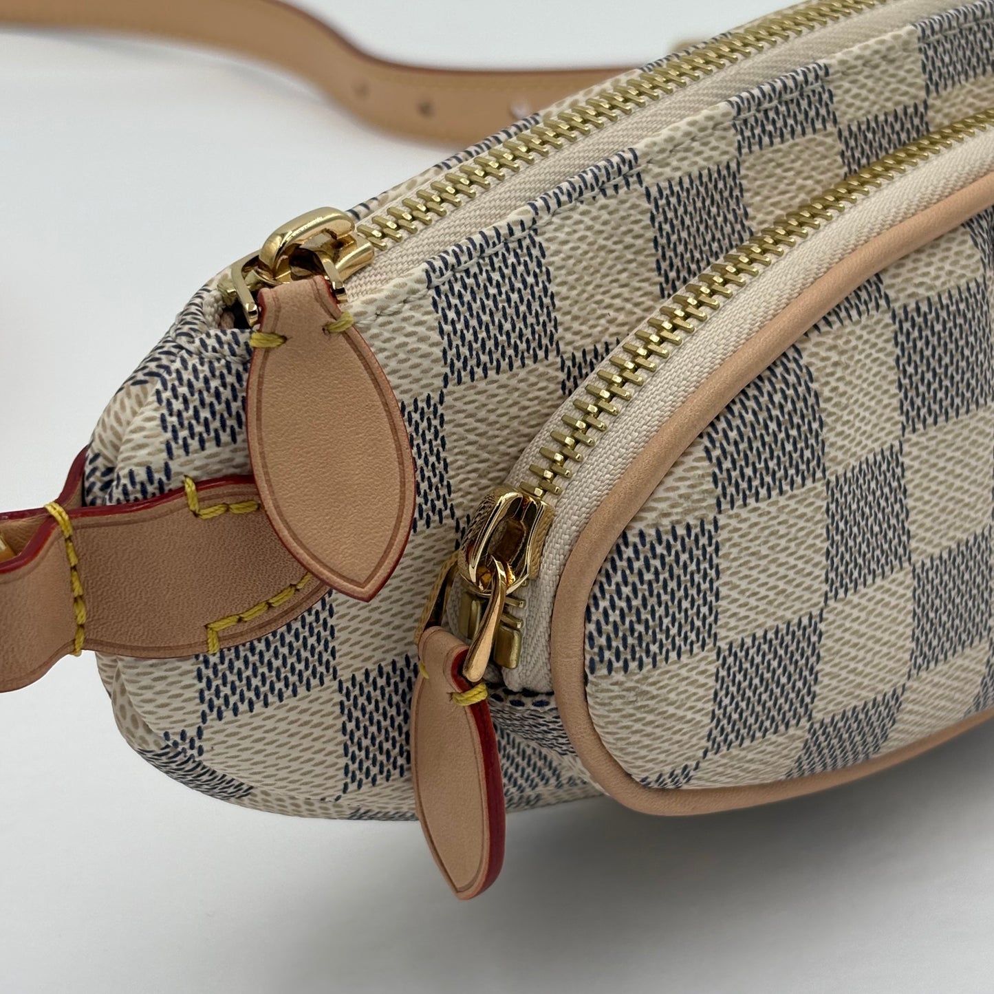 Chipped Louis Vuitton Keepit Belt Bag