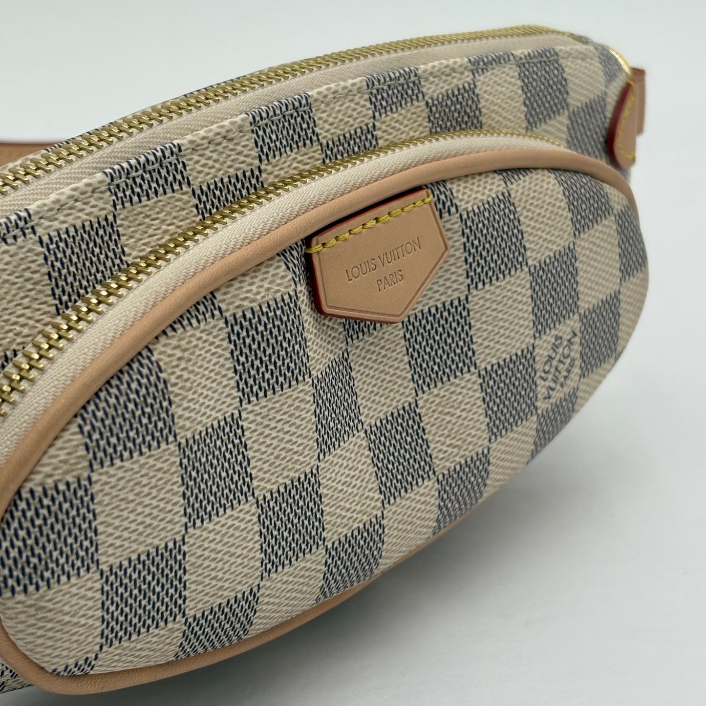 Chipped Louis Vuitton Keepit Belt Bag