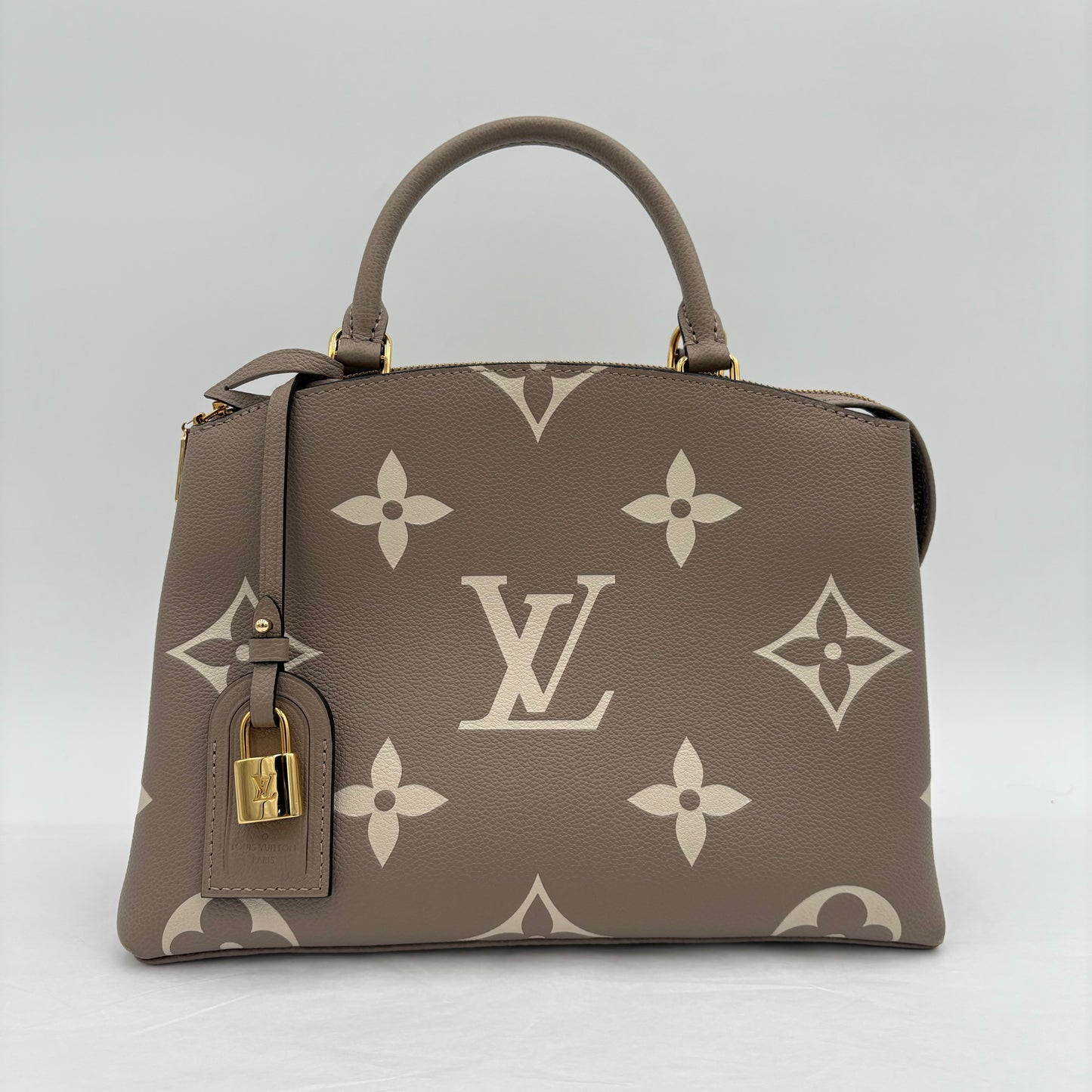 Louis Vuitton Petit Palais Giant Monogram