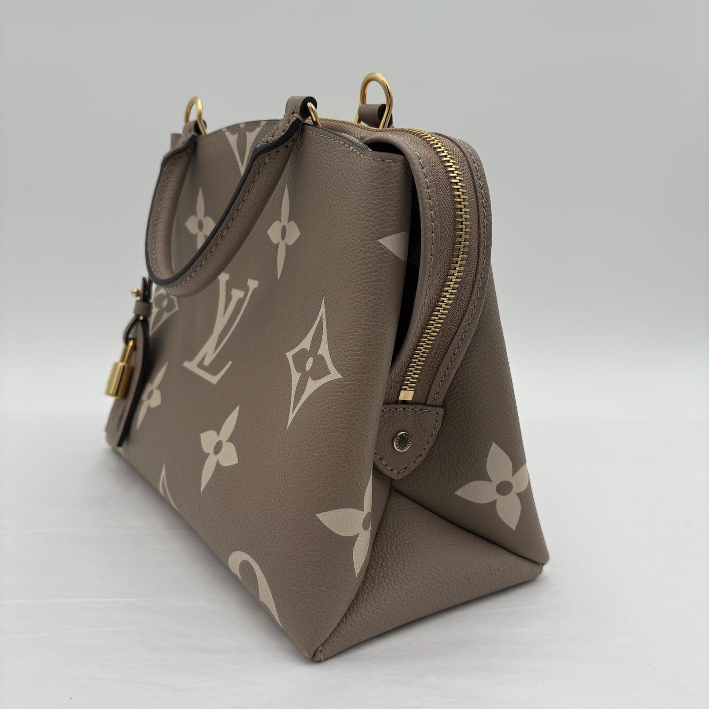 Louis Vuitton Petit Palais Giant Monogram