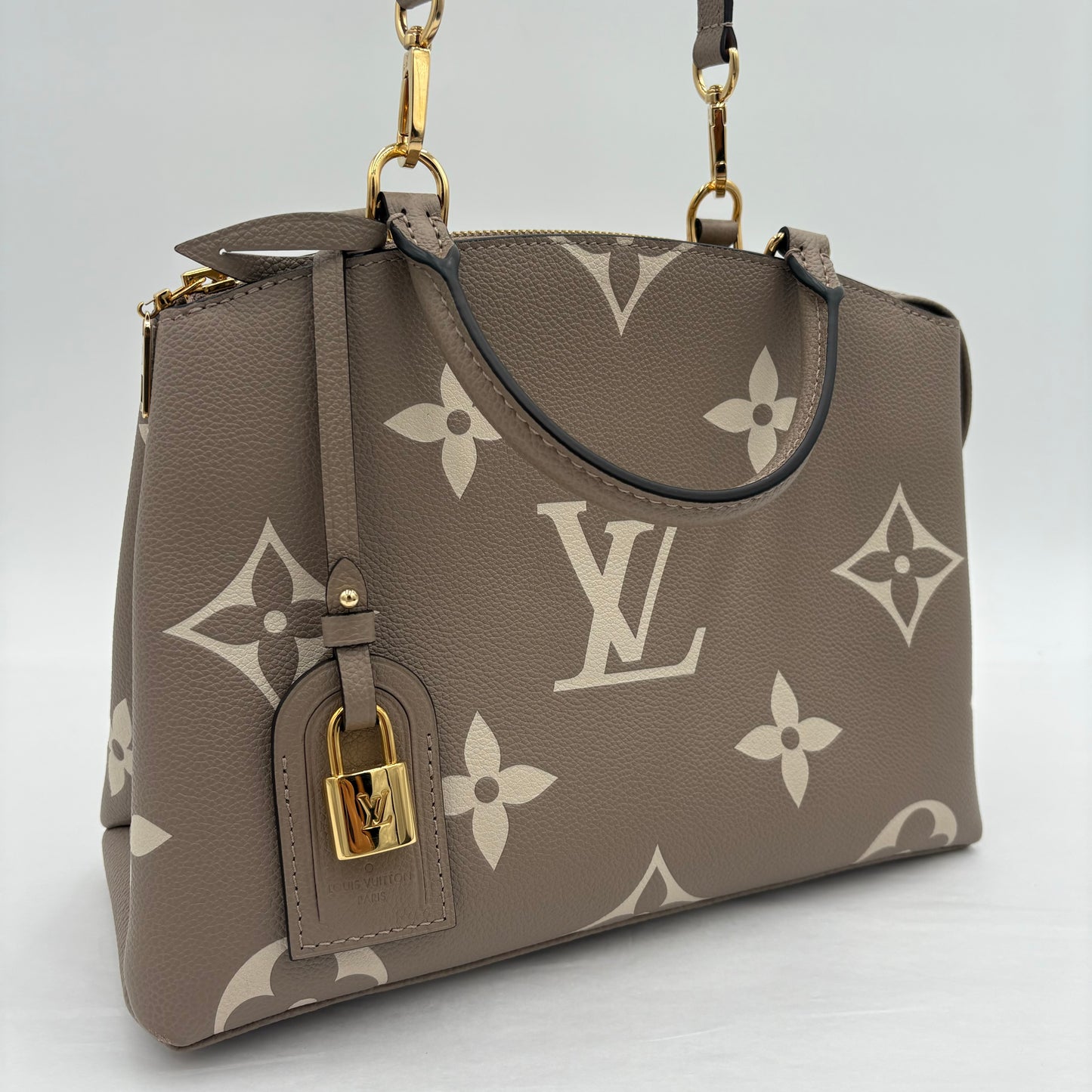 Louis Vuitton Petit Palais Giant Monogram
