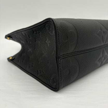 Chipped Louis Vuitton ONTheGo PM Giant Monogram