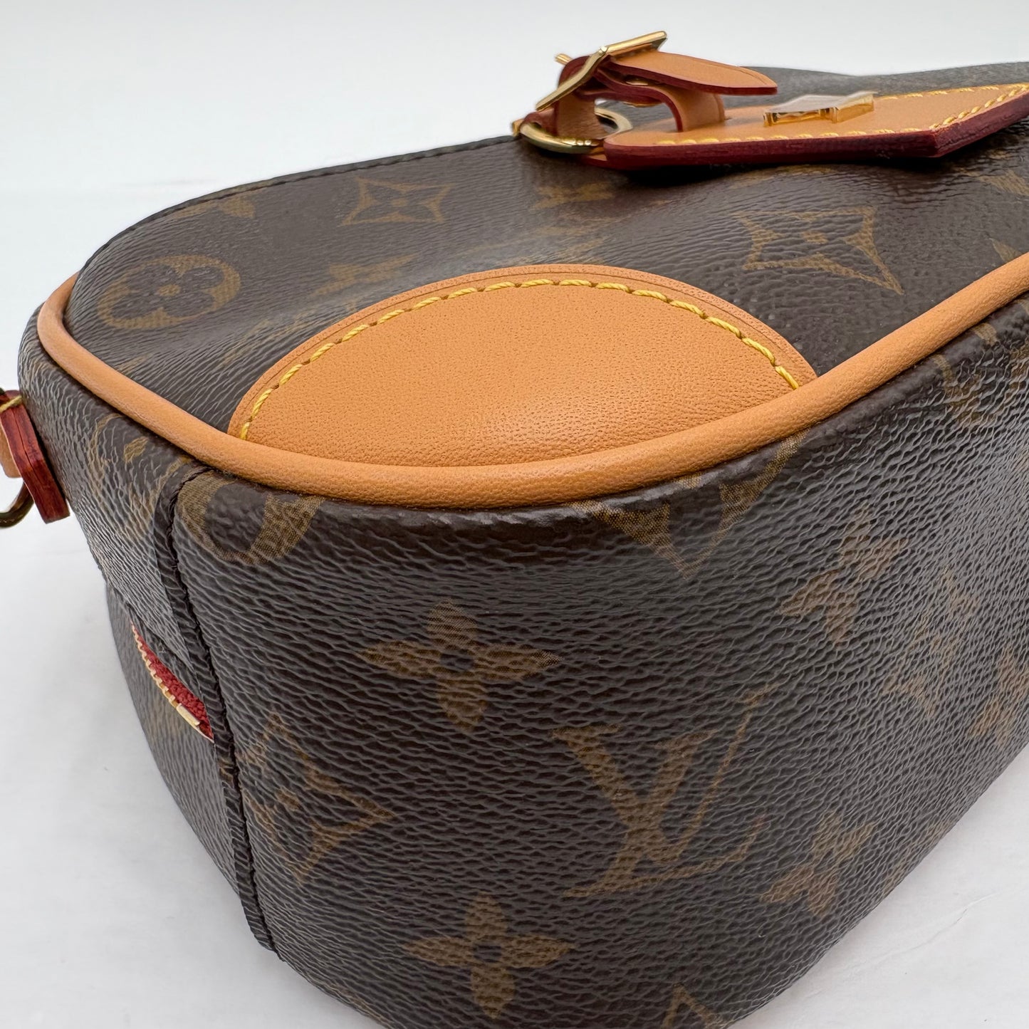 Chipped Louis Vuitton Deauville Mini