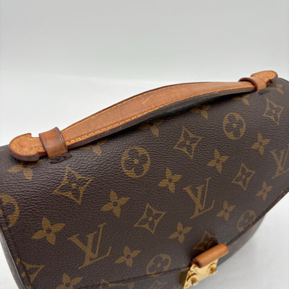 Chipped Louis Vuitton Metis Pochette Monogram