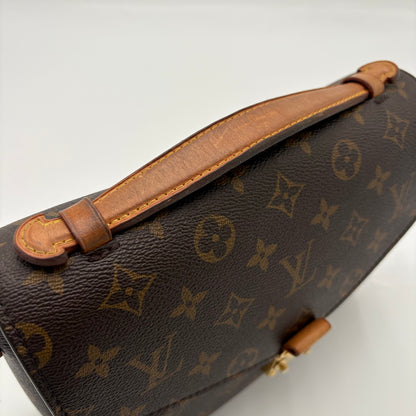 Chipped Louis Vuitton Metis Pochette Monogram