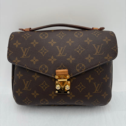 Chipped Louis Vuitton Metis Pochette Monogram