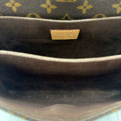 Chipped Louis Vuitton Metis Pochette Monogram